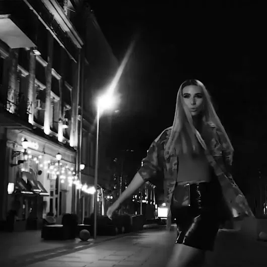 Обложка релиза «Be with Me» — Tony Moss