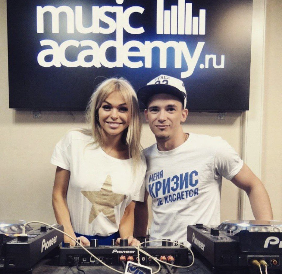 Tony Moss с учеником в Music Academy